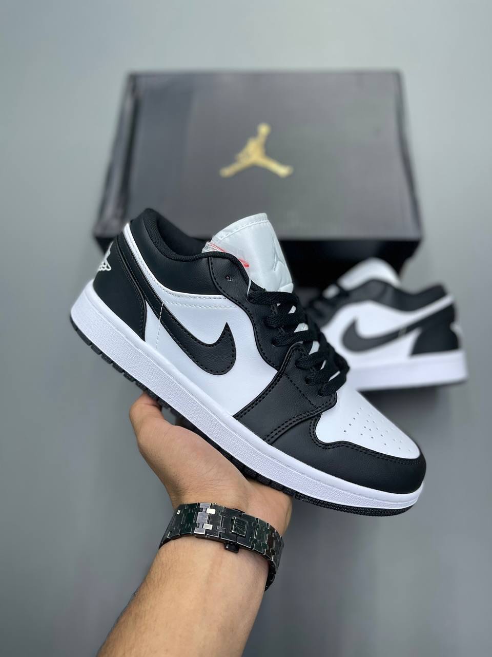 کتونی جردن وان سفید مشکی